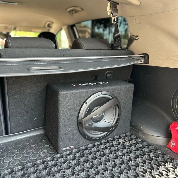 Hertz Dieci DBX 25.3 - 10&Prime; / 250 mm subwoofer i kabinet, 600 W Peak